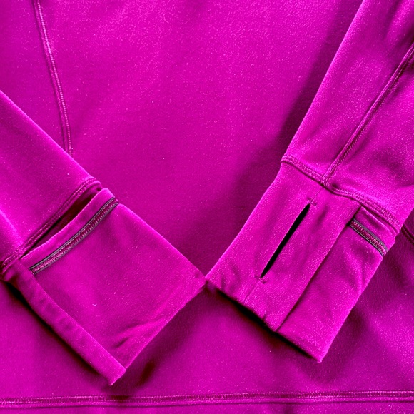 Lululemon Rush Hour 1/2 zip like new size 6 chilled grape top - Picture 4 of 5